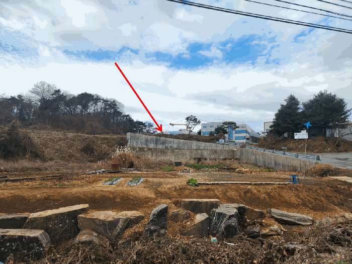 본건 원경(동측에서 촬영)