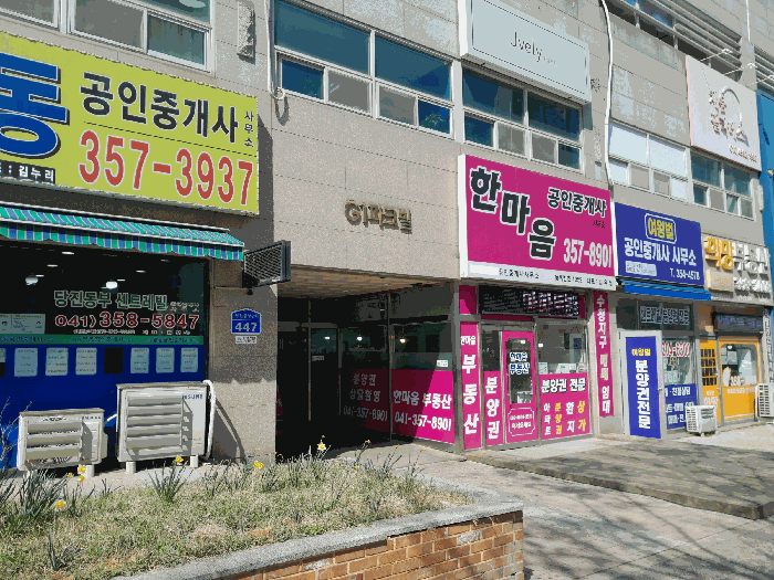 본 건물 출입구
