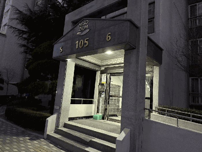 본건 지상출입구