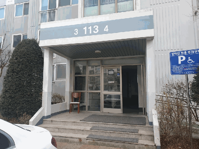 본건 공동현관