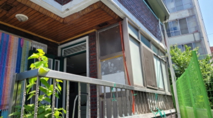 이하 본건 지상 제시외 건물 2층