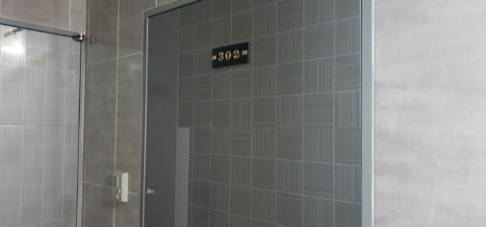 301