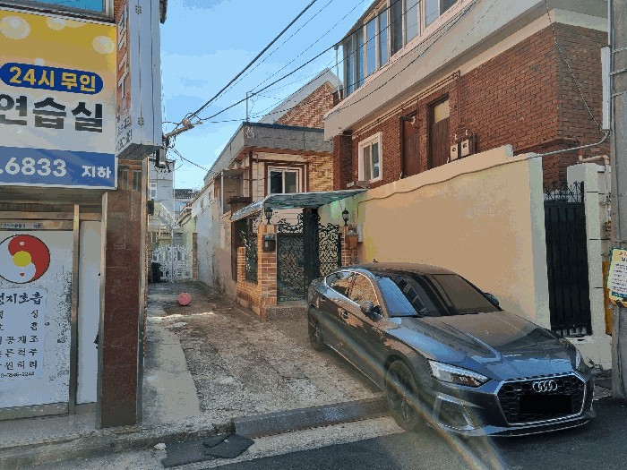 본건 : 북서측에서 본 전경