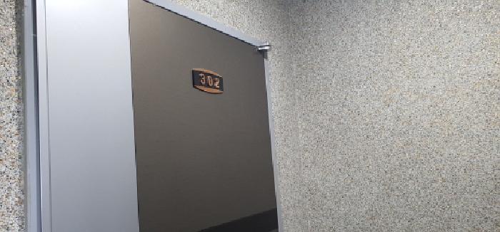 302