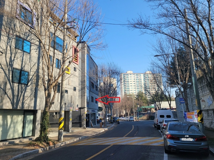본건 및 주변전경
(남동측 도로 남서측에서 촬영)