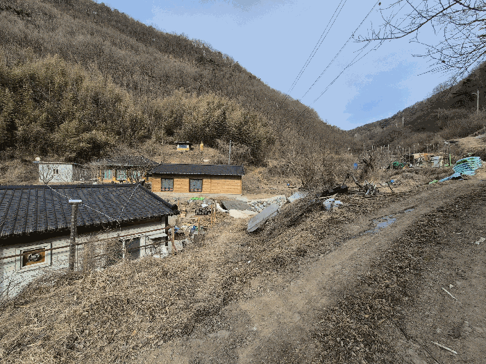 남동측 비포장도로 및 구거점용부분에서 진입 전경
