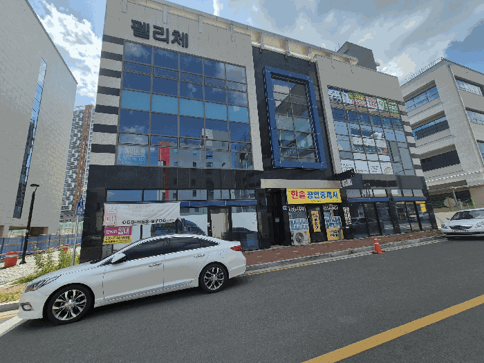 본 단지 전경 (본건 동측에서 촬영)