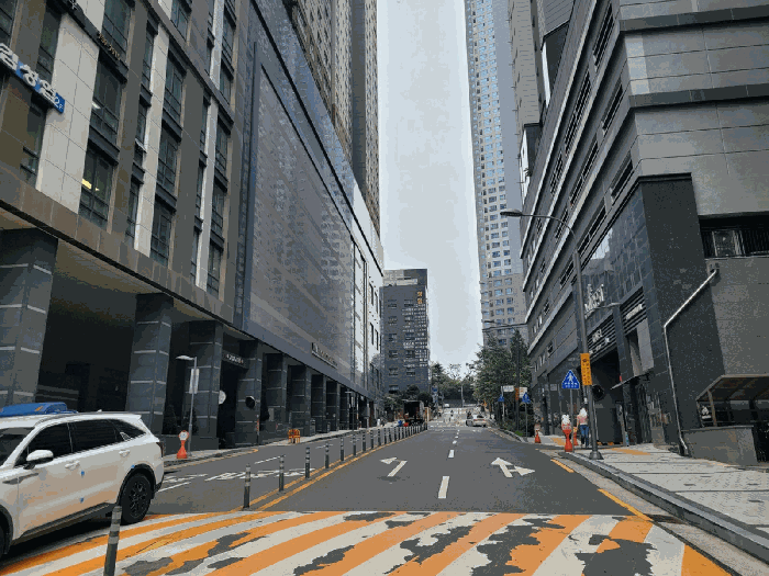 본건 소재 건물동 북측 도로 전경