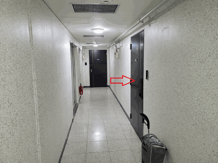 건물동 15층 내 본건 및 복도 전경