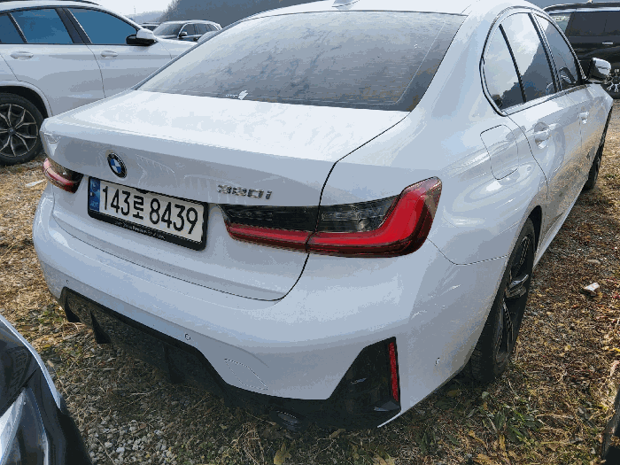 BMW 320i (143로8439) 후면전경