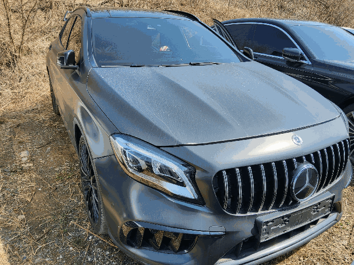 자동차 전경(Mercedes-AMG GLA45)