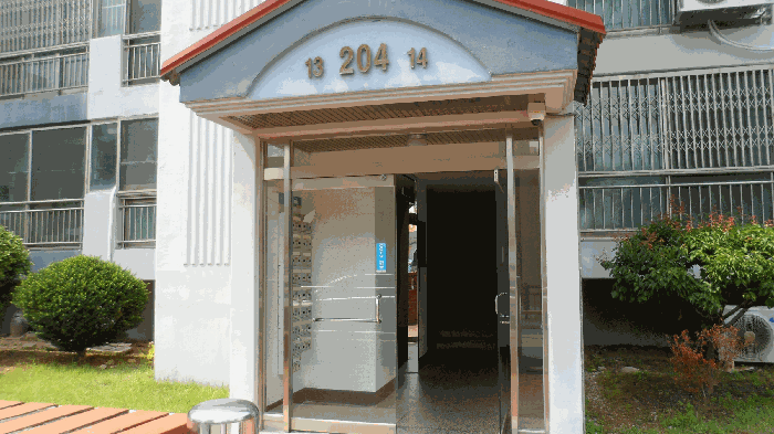 본건 출입구 전경