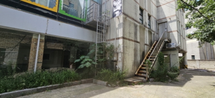 건물 주변