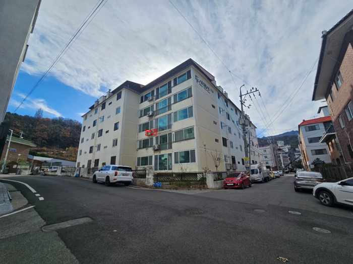 사진설명: 기호(1,2) 및 전경, 위치: 본건 북동측