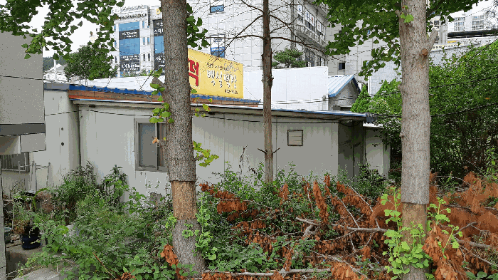 본건 번호 (ㄱ, ㄷ) 제시외건물 전경1