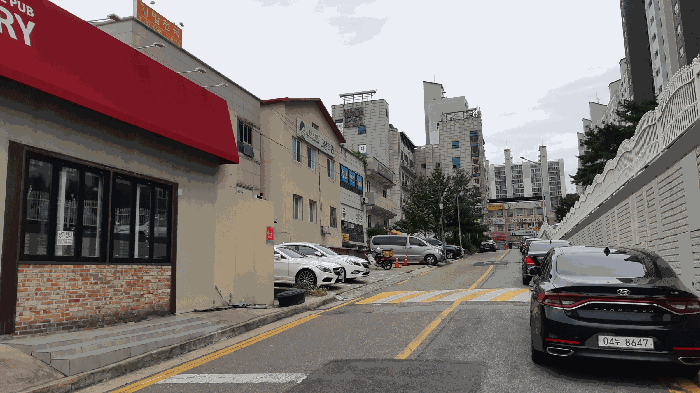 본건 및 인근 후면 전경