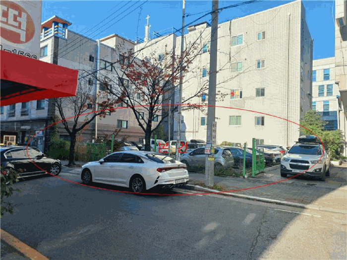 본건 전경 - 남동측 인근에서 촬영