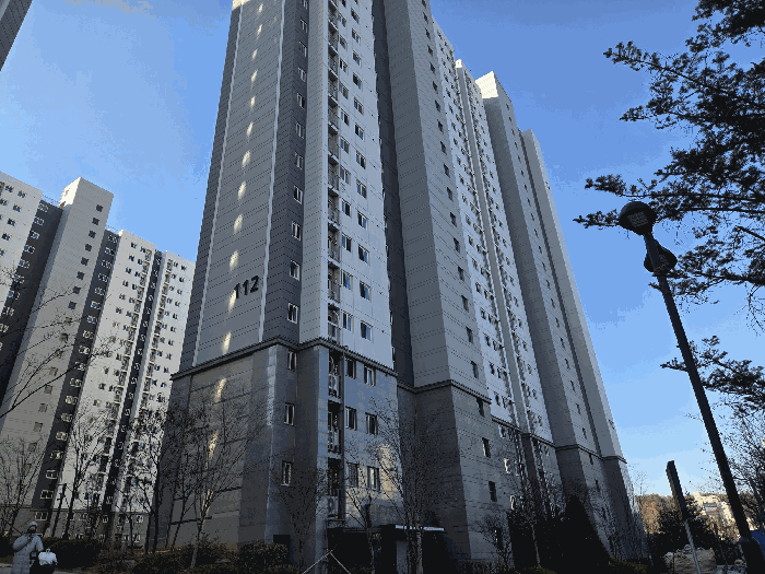 본건 112동 전경