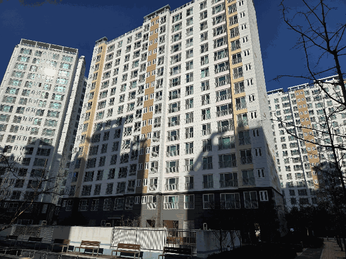 본건 108동 전경