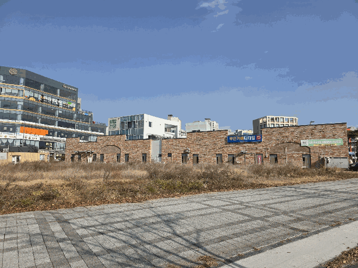 본건 남서측 전경