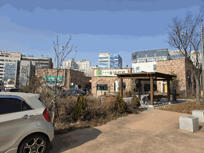 본건 남동측 전경