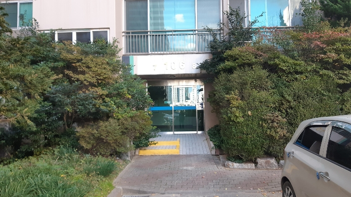 본건 현대아파트 제106동 7-8호라인 출입구 전경