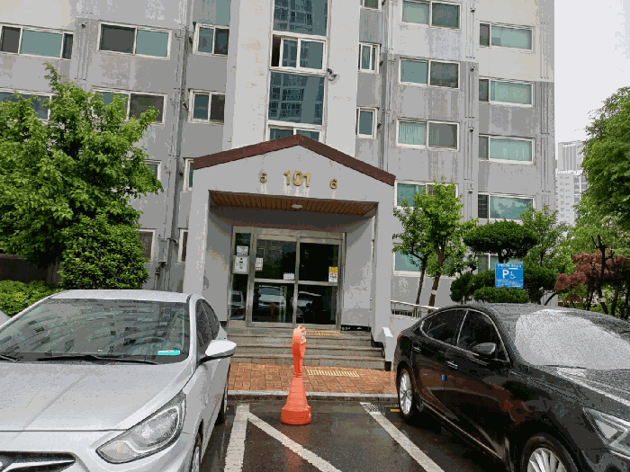 아파트 출입구