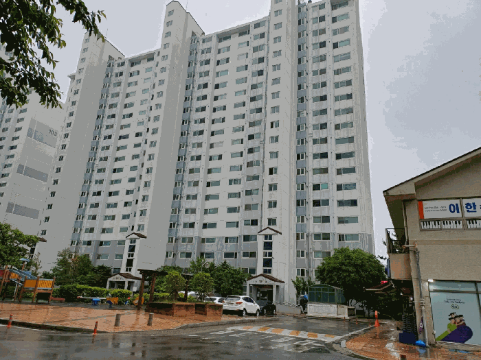 북측에서 본 전경