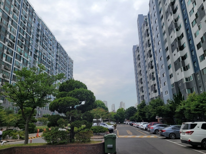아파트단지 내부 전경
(전경 서측에서 촬영)