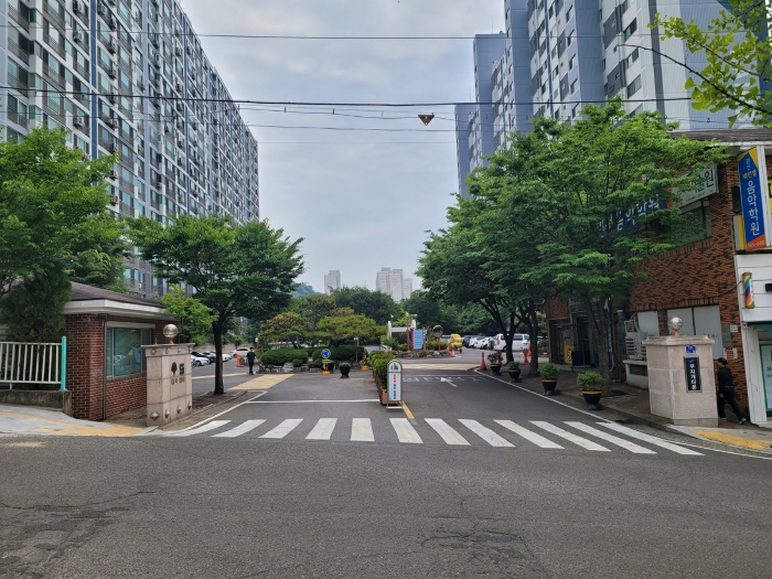아파트단지 정문 전경
(서측에서 촬영)