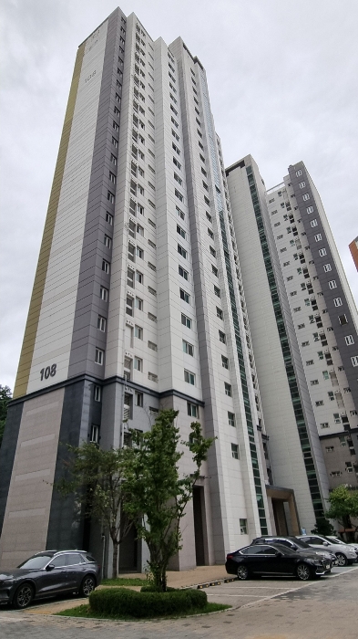 본건 동 전경(북동측에서 촬영)