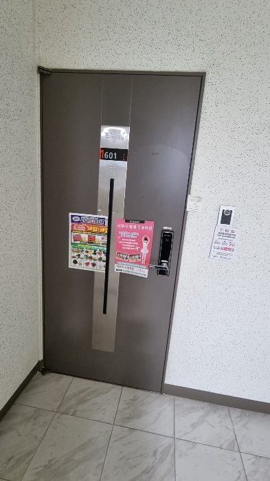 본건 현관문