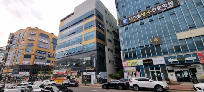 본건 전경(본건 남동측 인근에서 촬영)