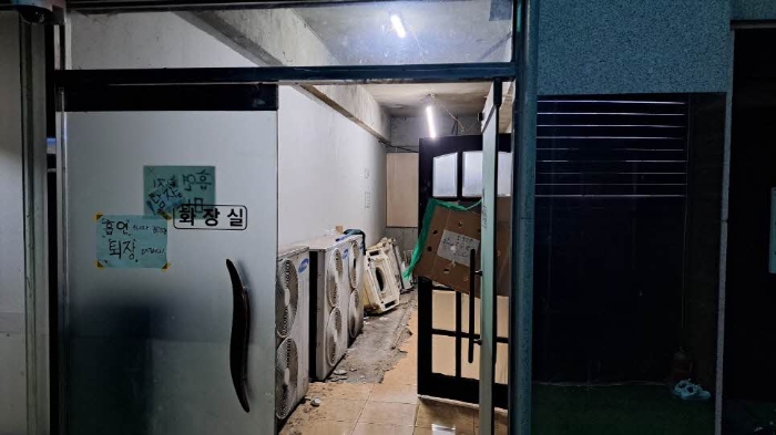 목록3. 1층 출입문