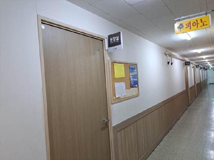 본건 전경(원장실과 강의실들)