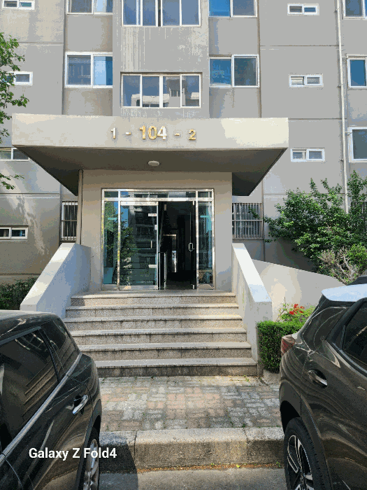 본건 출입구