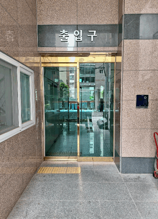 일층 출입구