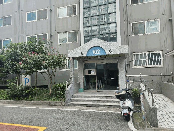 102동 5,6호라인 출입구