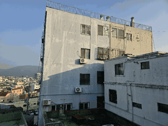 본건