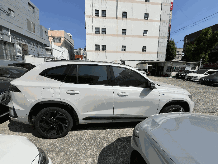 본건 우측면 전경