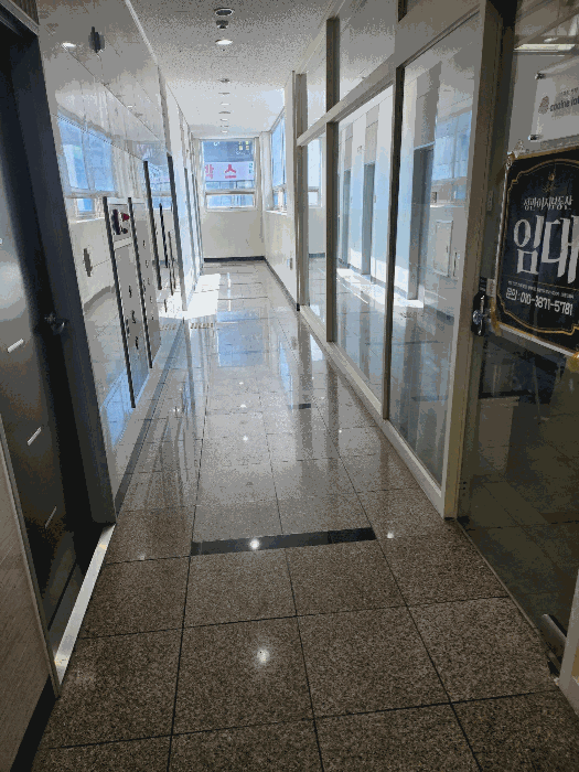 2등 복도 전경