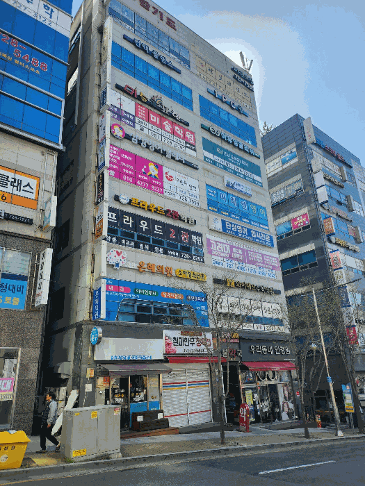 본건 외부 전경(남측 도로에서 촬영)