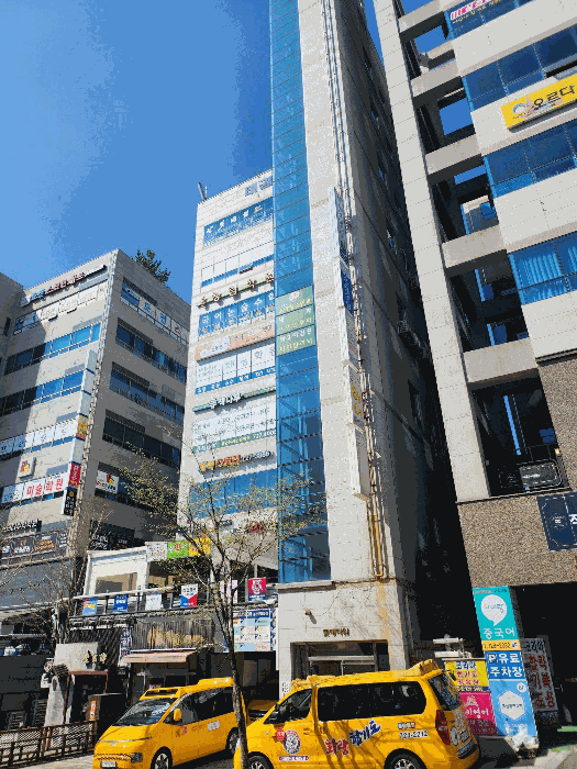 본건 외부 전경(북측 이면도로에서 촬영)