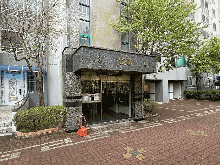 아파트 입구 전경