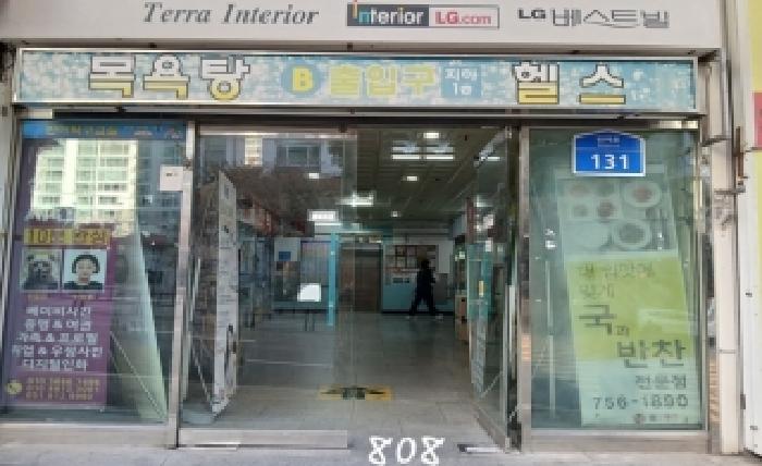 본건 건물 1층 공동 출입구 전경