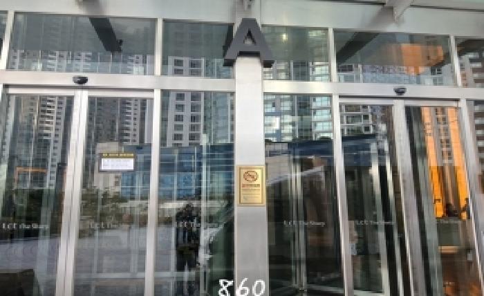 본건 건물 공동 출입구 전경