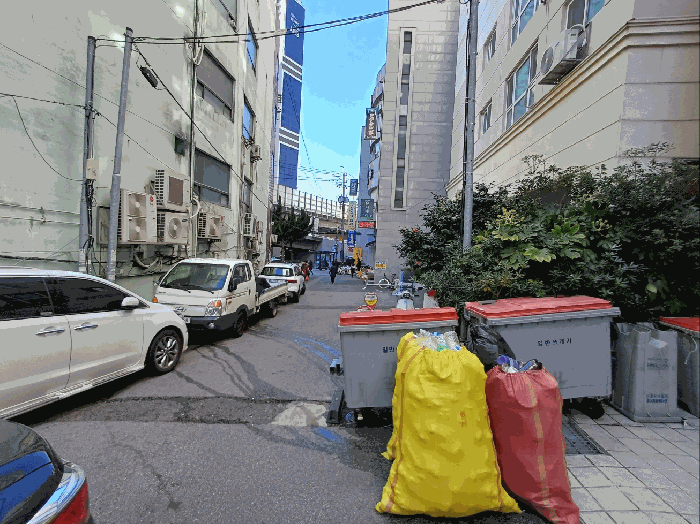 남동측 인접도로