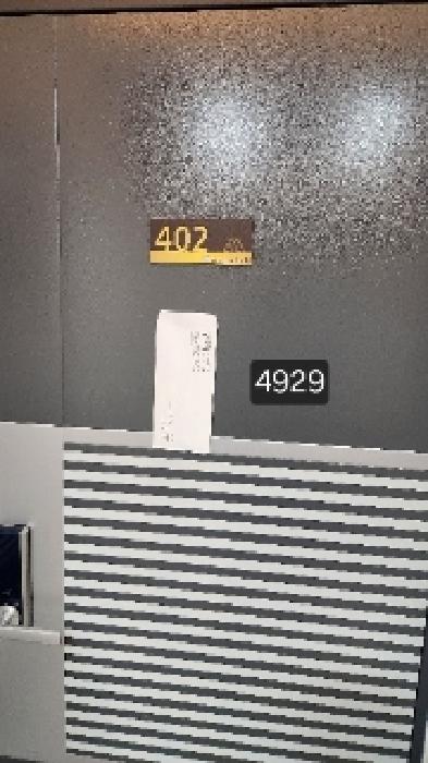 402호
