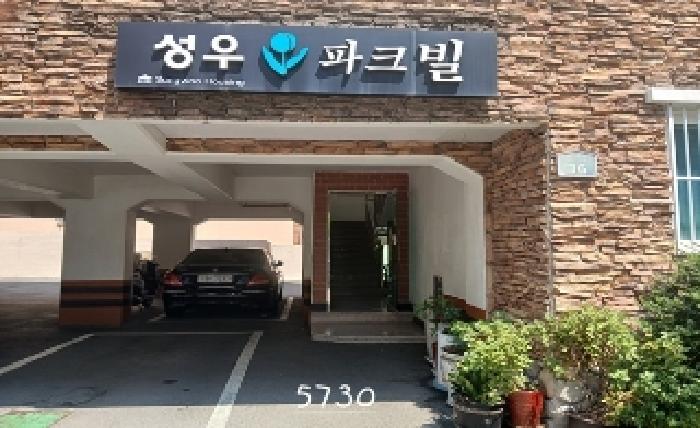 본건 1층 출입구 전경