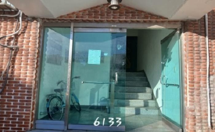 본건 공동 출입구 전경